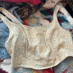 Cute Zip up in the back crop top!